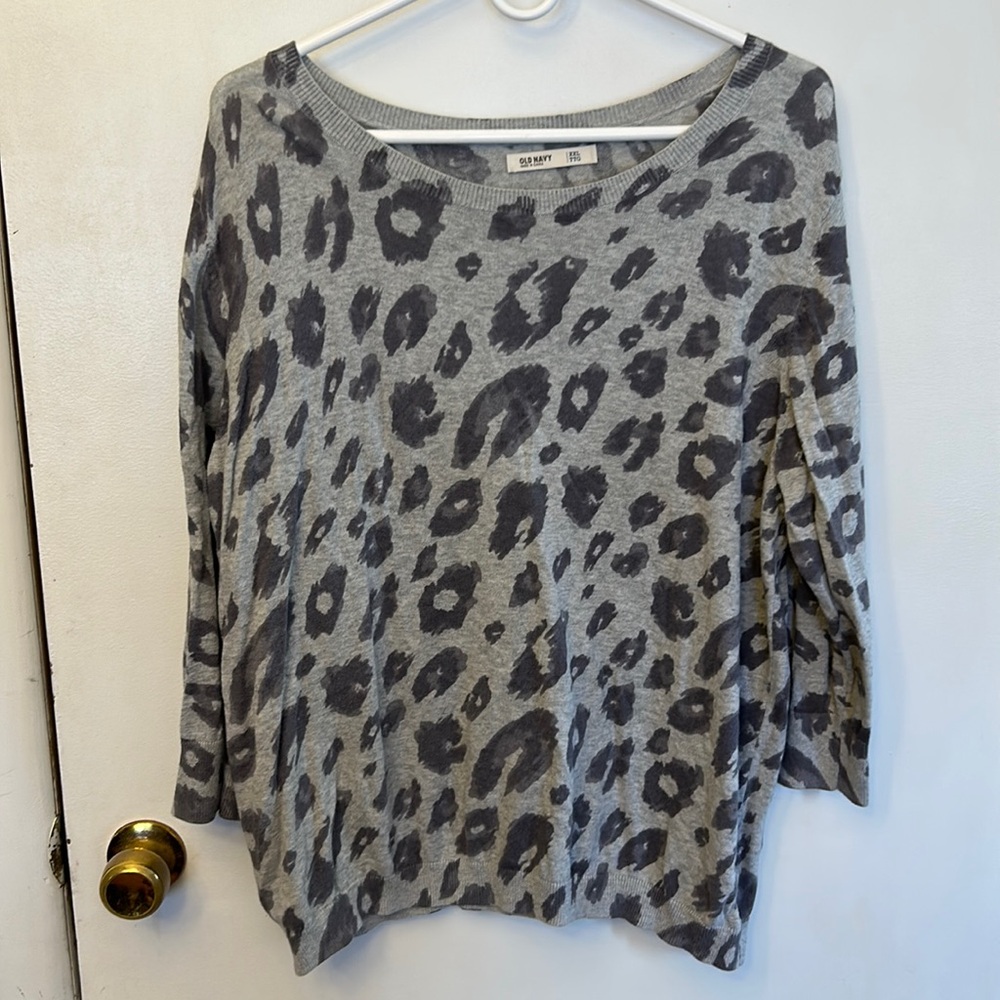 Old Navy Women's Top Grey/Cheetah Size XXL
